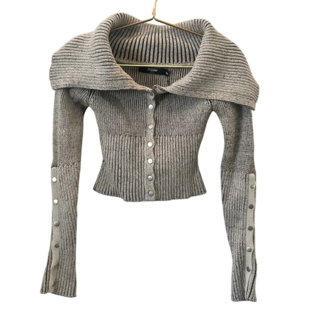 Stylish Gray Ribbed Sweater